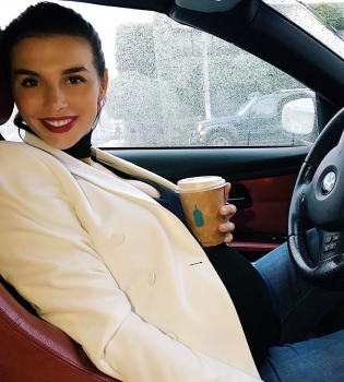 Анна Седокова опровергла слухи о рождении третьего ребенка