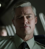 Седой и брутальный: Брэд Питт в новом трейлере фильма &quot;Машина войны&quot;