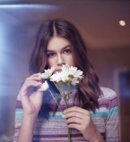 Нежный цветок: 15-летняя Кайя Гербер завораживает в рекламном ролике бренда Marc Jacobs