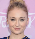 Софи Тернер показала детское фото с мамой