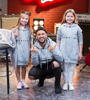 Команда монатиков из &laquo;Голос.Діти-3&raquo; трогательно поздравили своего тренера с днем рождения