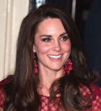 Яркий выход: Кейт Миддлтон покорила публику своим нарядом на театральной премьере