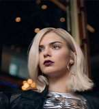 Кендалл Дженнер стала блондинкой и снялась в стильном ролике