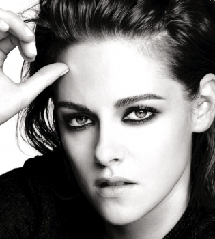 Сходит с ума и бьется об стены: Кристен Стюарт в необычной рекламе Chanel