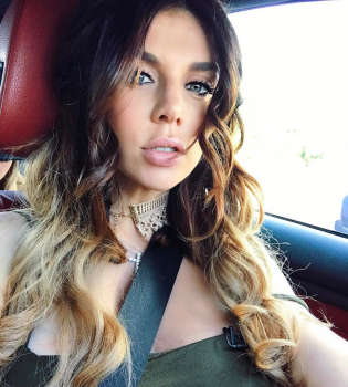 Беременная Анна Седокова позирует в купальнике