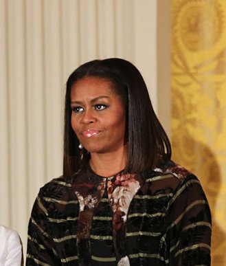 Сеть взорвало фото Мишель Обамы без укладки: а где же роскошные локоны?