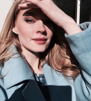 Каре и черные волосы: Светлана Ходченкова изменилась до неузнаваемости