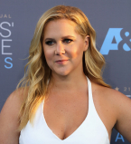 Эми Шумер снялась для обложки глянца в сексуальном купальнике