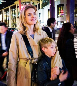 Семейное путешествие: Наталья Водянова с детьми отдыхает в Японии