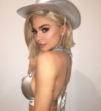 Кайли Дженнер примерила образ сексуального ковбоя