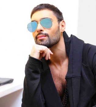 Весна пришла: Виталий Козловский разделся и показал идеальный пресс