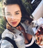 Анна Седокова опубликовала фото с больницы и впервые после родов обратилась к поклонникам