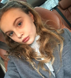 Ах, эти синие губы: дочь Ольги Фреймут вновь удивила ярким макияжем