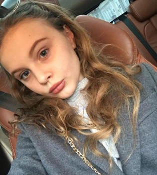 Ах, эти синие губы: дочь Ольги Фреймут вновь удивила ярким макияжем