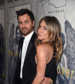 Привет, Франция: Джастин Теру и Дженнифер Энистон отдыхают в Париже