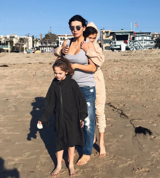 Анна Седокова с дочками