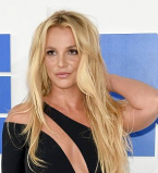 Веселье у океана: Бритни Спирс демонстрирует идеальную фигуру в ярком бикини