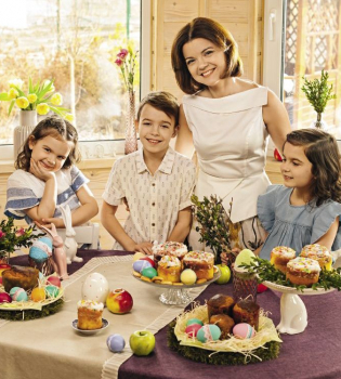 Маричка Падалко с детьми