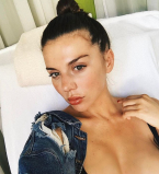 Горячая мамочка: впервые после родов Анна Седокова позирует в сексуальном купальнике