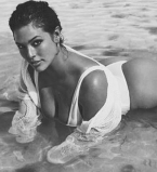 Эшли Грэм в бикини