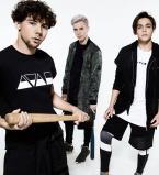 Андре Тан снял красавцев-парней в своей новой фотосессии