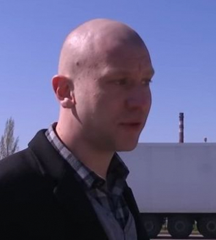 Иван Дорн побрился налысо