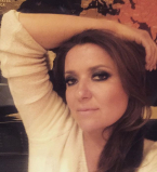 Наталья Могилевская продемонстрировала стройную фигуру в облегающем вечернем наряде