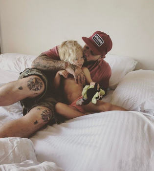 Как они похожи: Тимати сравнил себя с дочерью Алисой