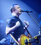 Виктор Павлик стал брутальным рокером