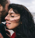 Love story: Джамала снялась с женихом в чувственной фотосессии у моря