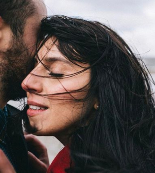 Love story: Джамала снялась с женихом в чувственной фотосессии у моря