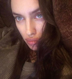 Первые недели после родов: Ирина Шейк отдыхает вместе с мамой