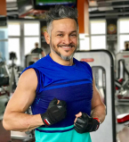 Эктор Хименес-Браво в спортзале