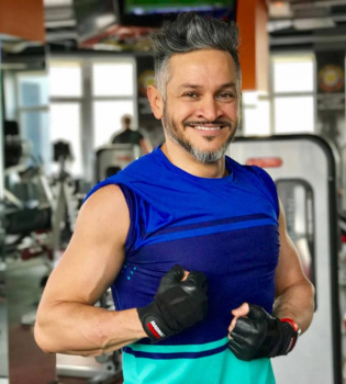 Эктор Хименес-Браво в спортзале