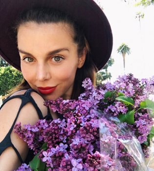 Какие формы: Анна Седокова показала фото с первой тренировки после родов