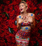 Вера Брежнева восхитила ошеломляющим декольте