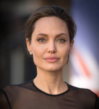 В сети повились снимки шикарного особняка Анджелины Джоли в Лос-Анджелесе