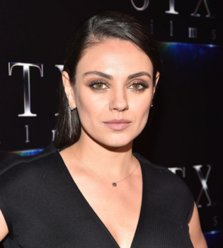 Мила Кунис фото 2017