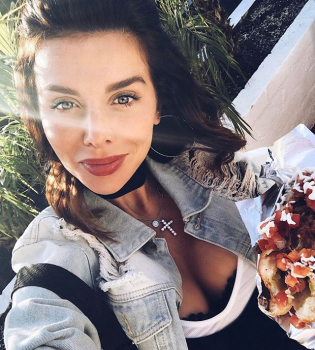 Мамины красавицы: Анна Седокова опубликовала фото дочерей