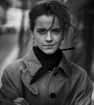 Черно-белый шик: Эмма Уотсон снялась в роскошной фотосессии для глянца