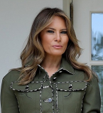 Почти военная форма: Мелания Трамп выбрала для официальной встречи костюм в стиле милитари