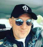 Справжній український хлопець: Потап сделал селфи в вышиванке