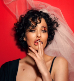 Даша Астафьева рассказала о свадьбе в новой песне