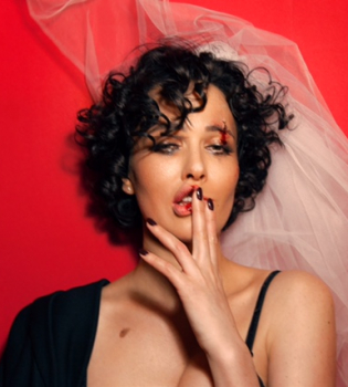 Даша Астафьева рассказала о свадьбе в новой песне