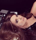 Вот это вырез: Наталья Могилевская соблазняет глубоким декольте