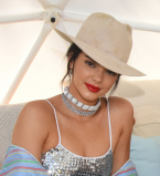 Топлес и в гигантских сапогах: Кендалл Дженнер позабавила поклонников новым фото