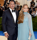 Дженнифер Лопес впервые вышла в свет вместе со своим новым возлюбленным