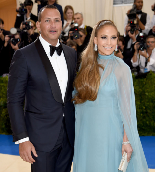 Дженнифер Лопес впервые вышла в свет вместе со своим новым возлюбленным