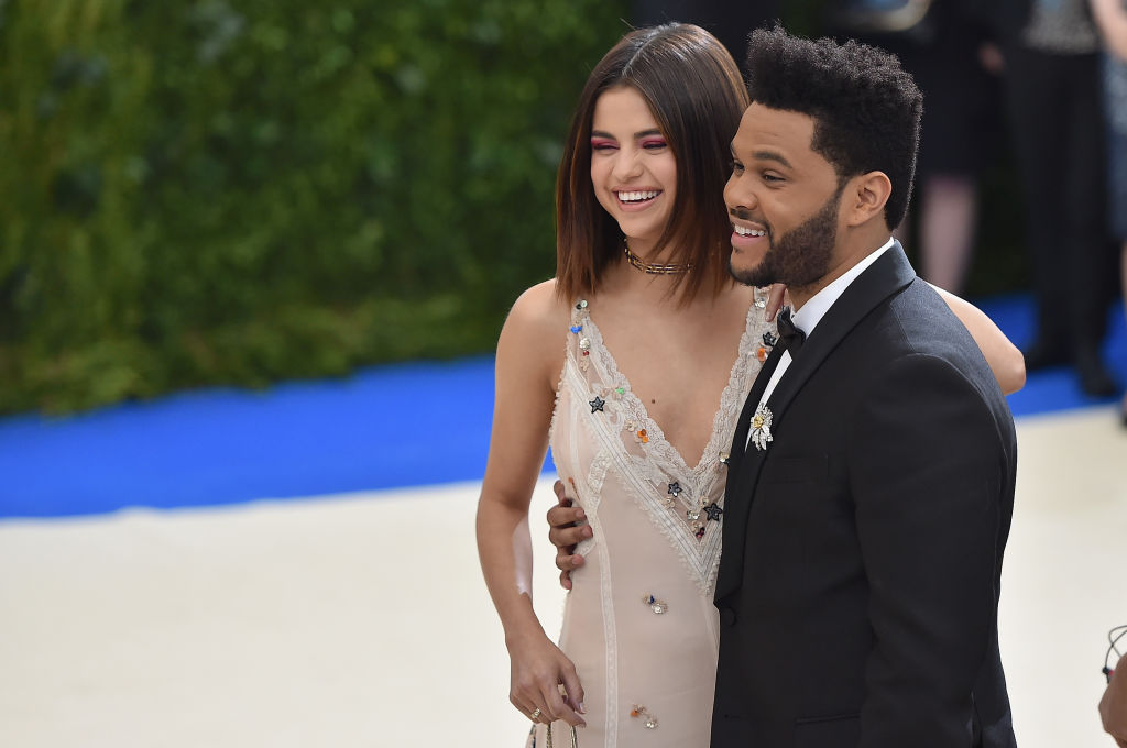 Селена Гомес и The Weeknd впервые вместе вышли в свет