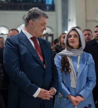 В сети появились школьные фотографии детей Петра Порошенко